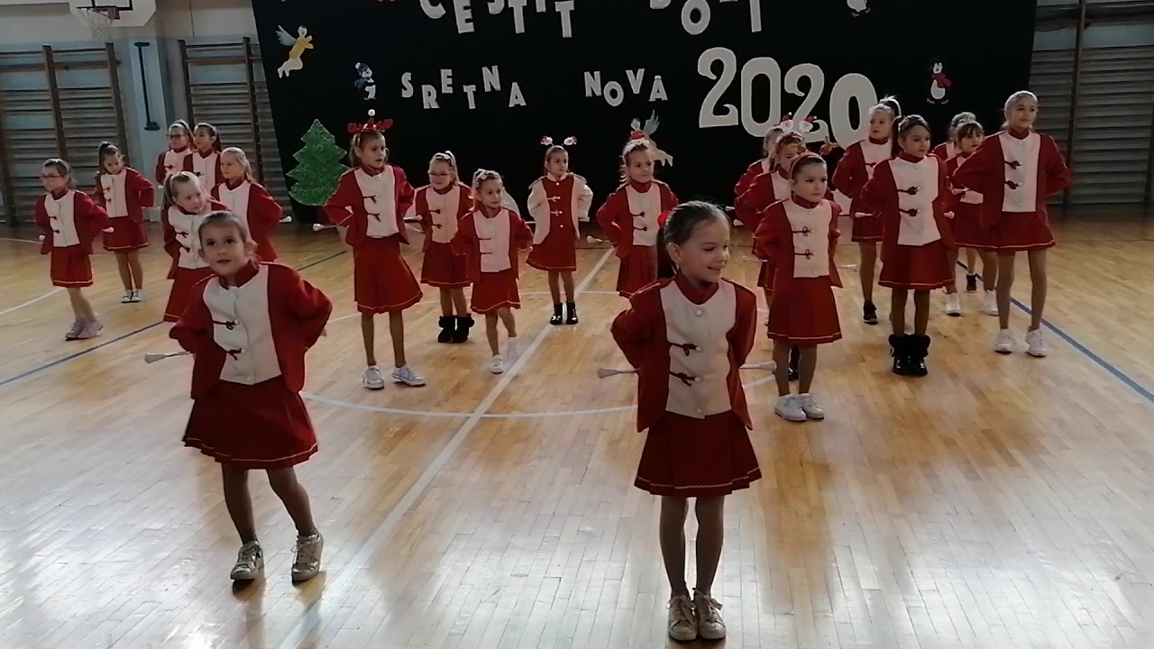 Božićna priredba OŠ I Mažuranića Tomislavgrad, mažoretkinje