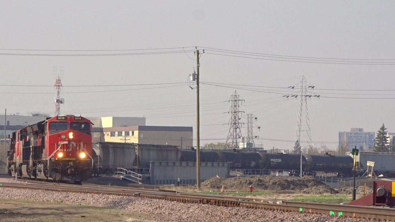 4 Locomotive CN 532 and CEMR 525 at Portage Junction (5/20/20)