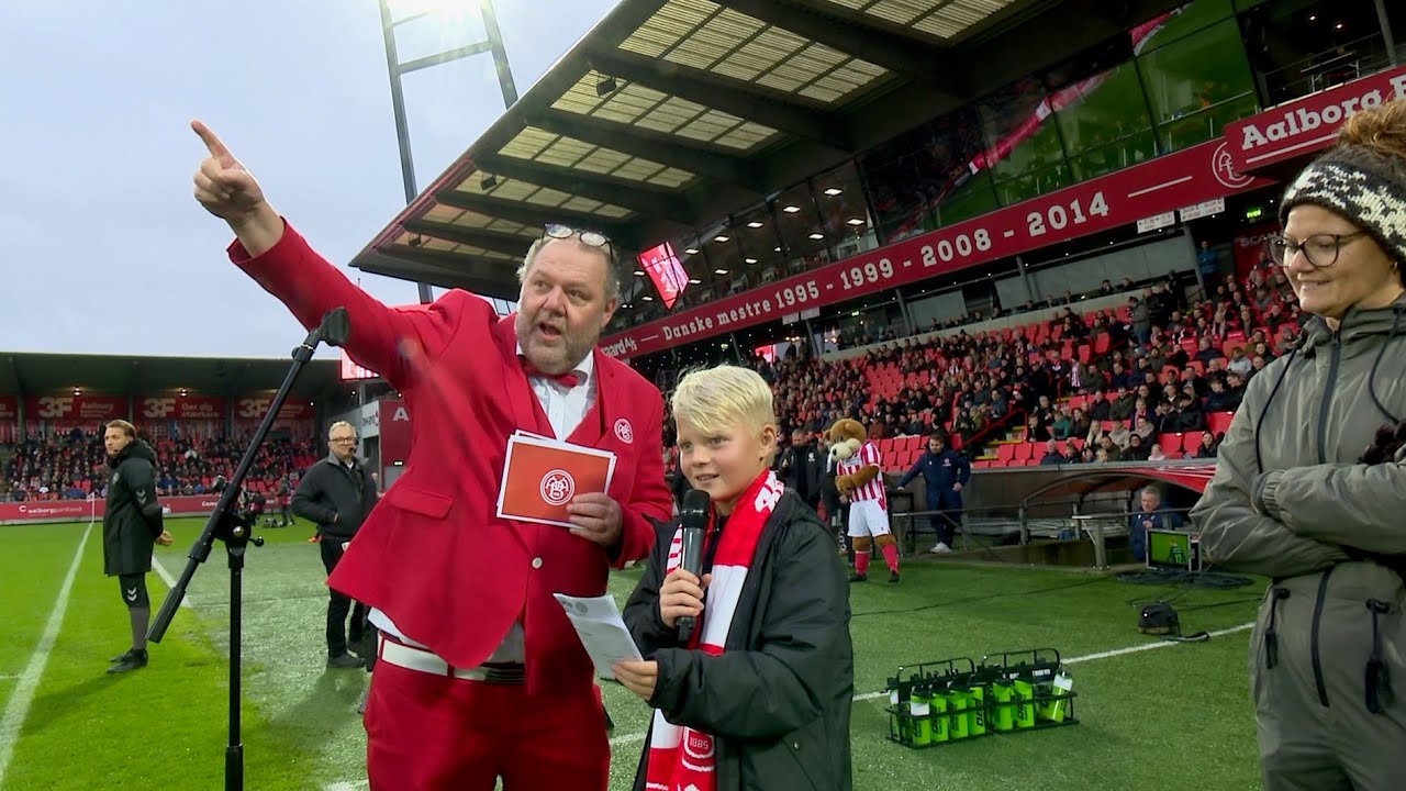 10-årige Magne som stadionspeaker på Aalborg Portland Park