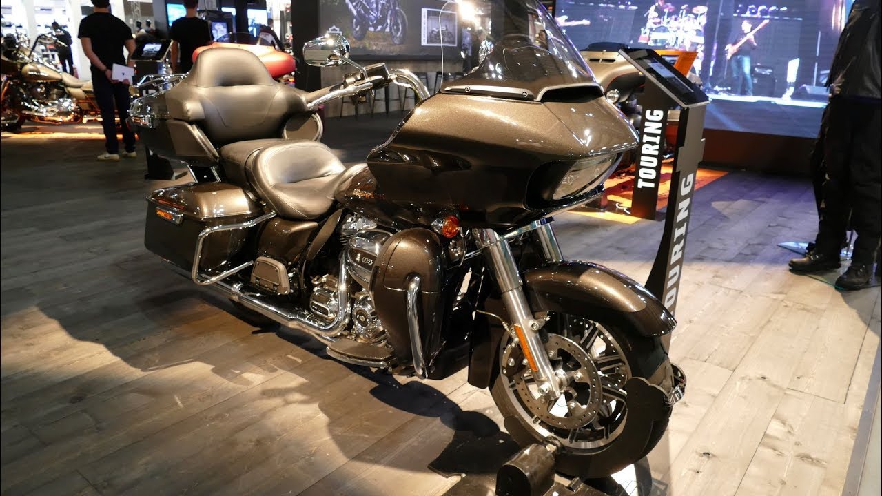 Harley Davidson Road Glide Ultra EICMA 2018 Milan Walkaround power tv