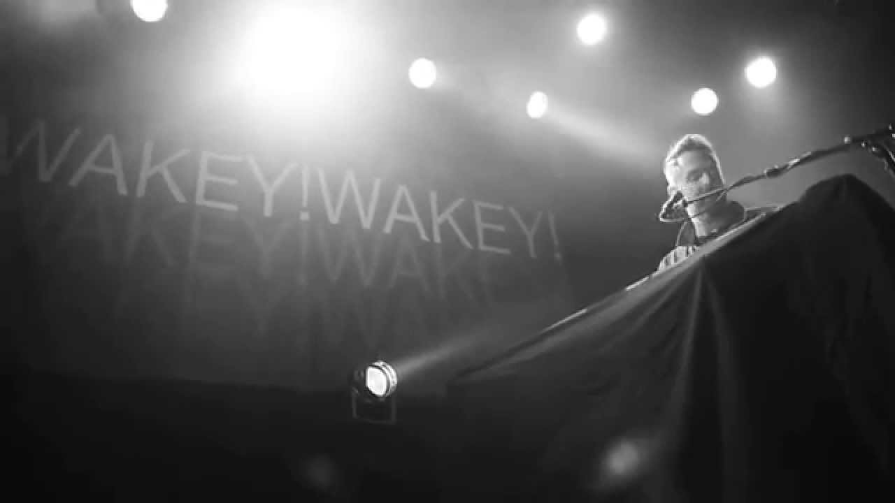 Wakey!Wakey! - Through The Night (live) | Köln Gebäude 9, 14.11.2014 | Black & White Session