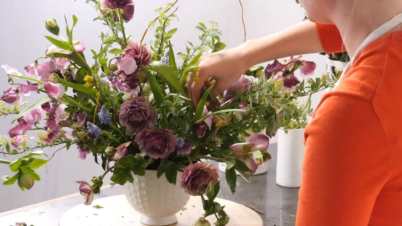 Fast Flower Video: Ranunculus Arrangement