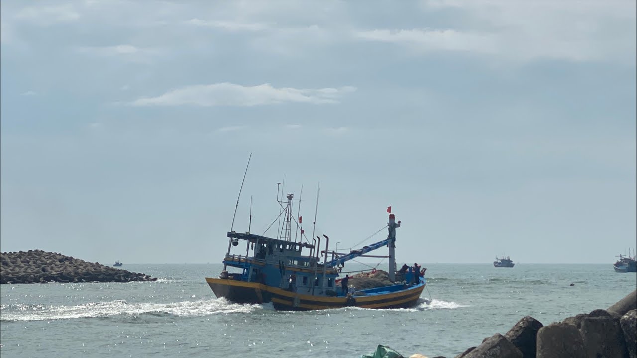 CỬA BIỂN NGUY HIỂM NGÀY MÙNG 9 TẾT / lagi bình thuận