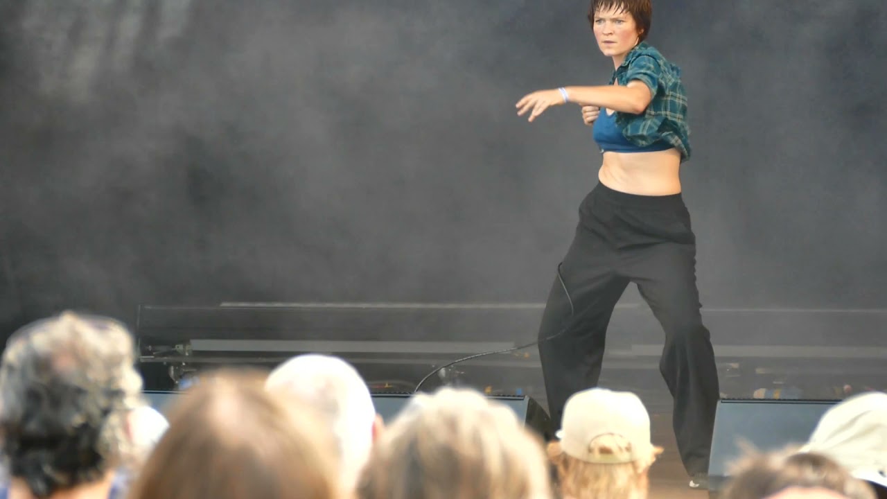 Billy Nomates end of the road festival 2021