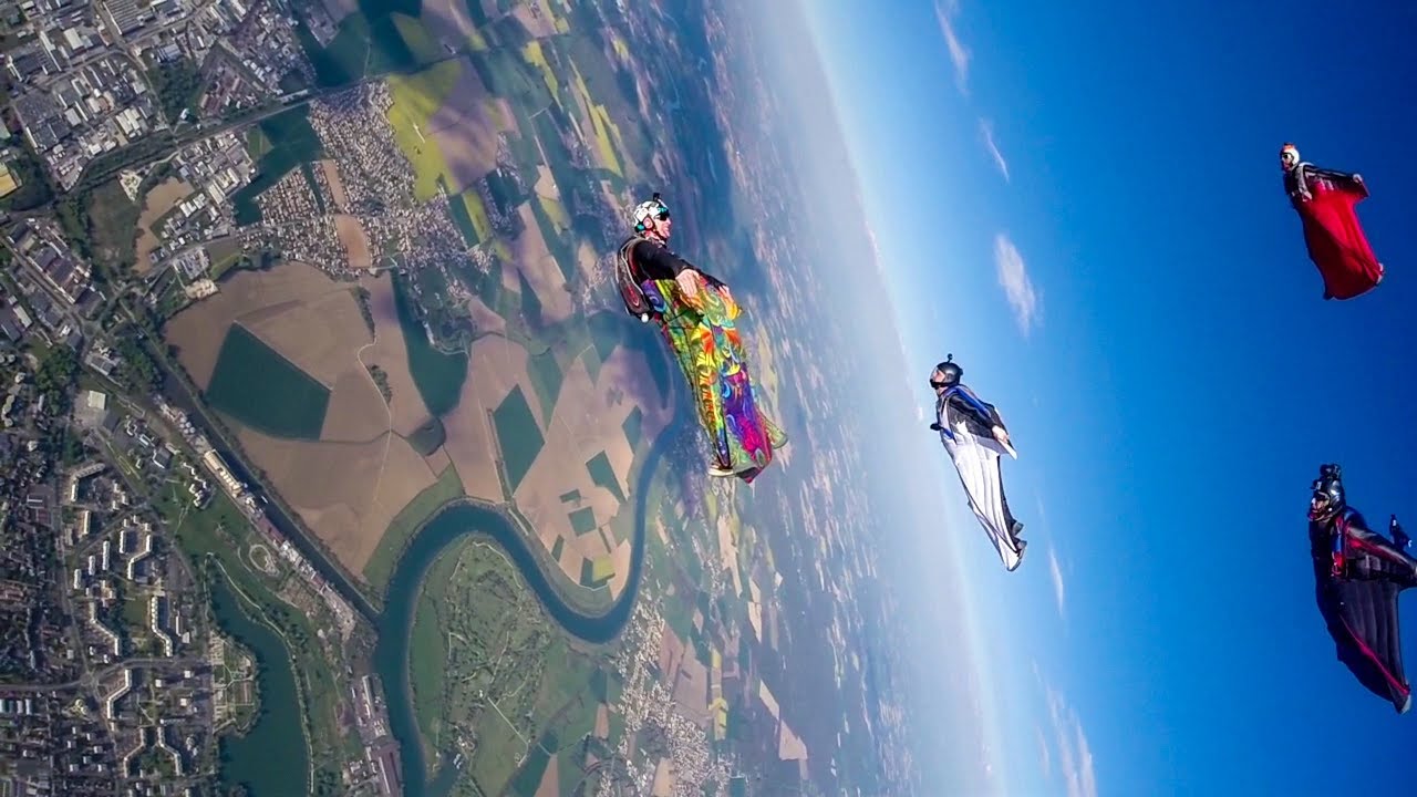 Jump 518 - 6 Way Wingsuit - Crossing the city - EXT