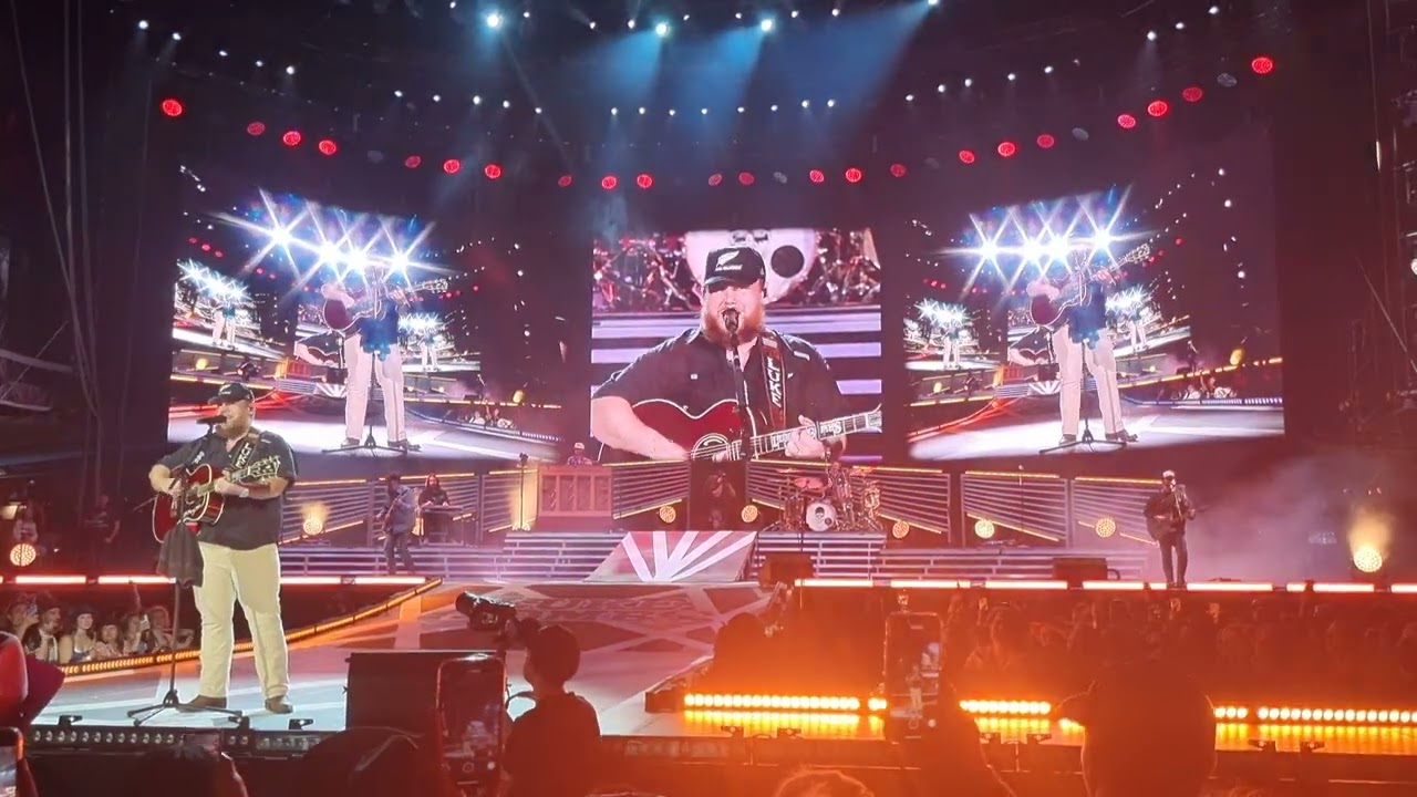 Luke Combs She got the best of me & Hurricane live Eden Park Auckland 18/01/2025