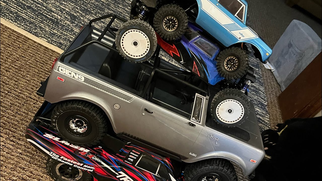 Getting my oldest off the bus with the redcat Gen 9! #redcat #rccar #rccrawler #fpv #schoolbus #fun 