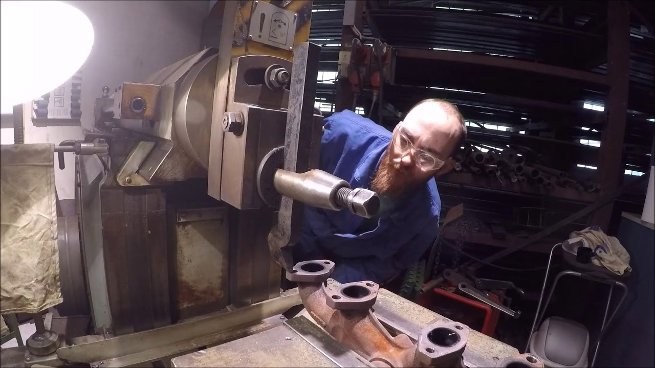 VW T5 Krümmer planen, exhaust manifold machining using the big shaper