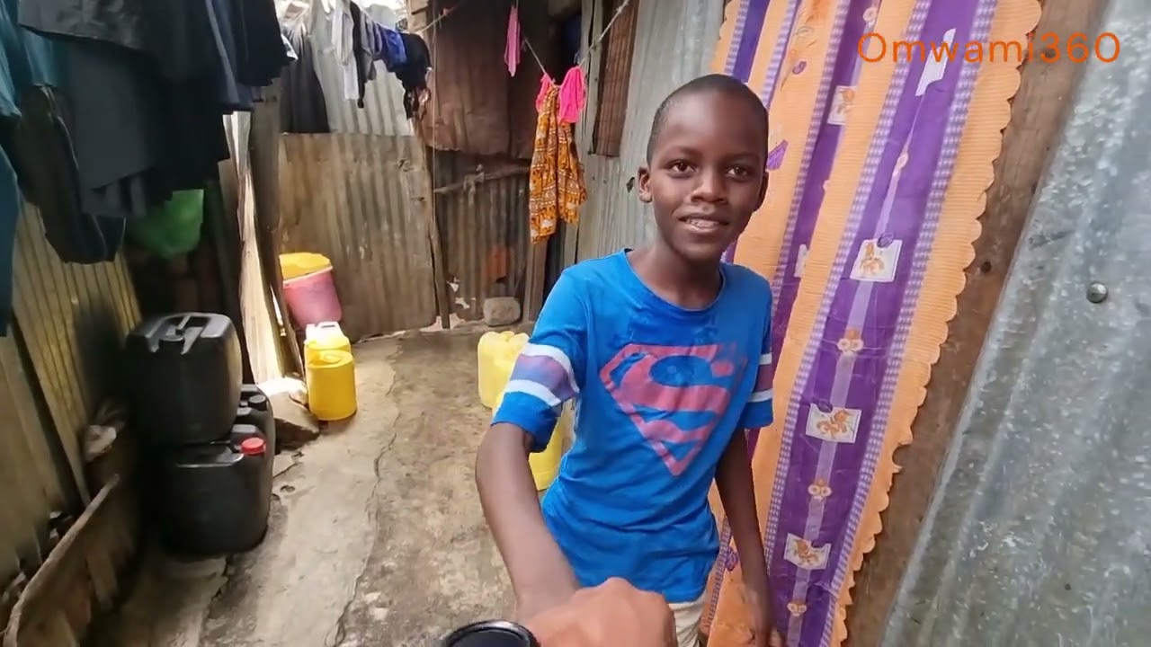 Walking through a Nairobi slum, Kiambio