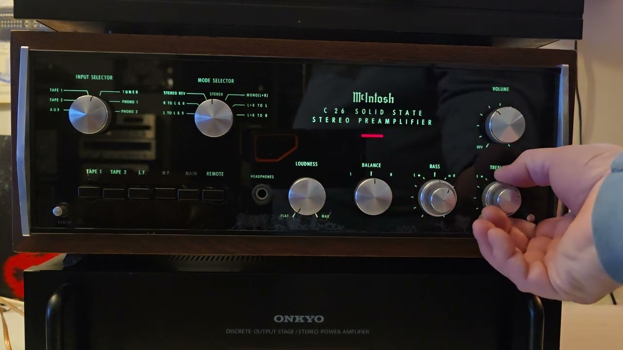MCINTOSH C-26 SOLID STATE STEREO PREAMPLIFIER 