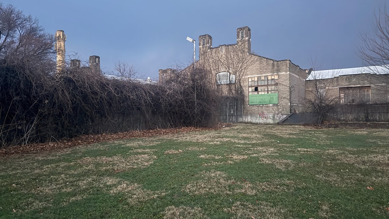 Abandoned highschool (GOT CAUGHT) 