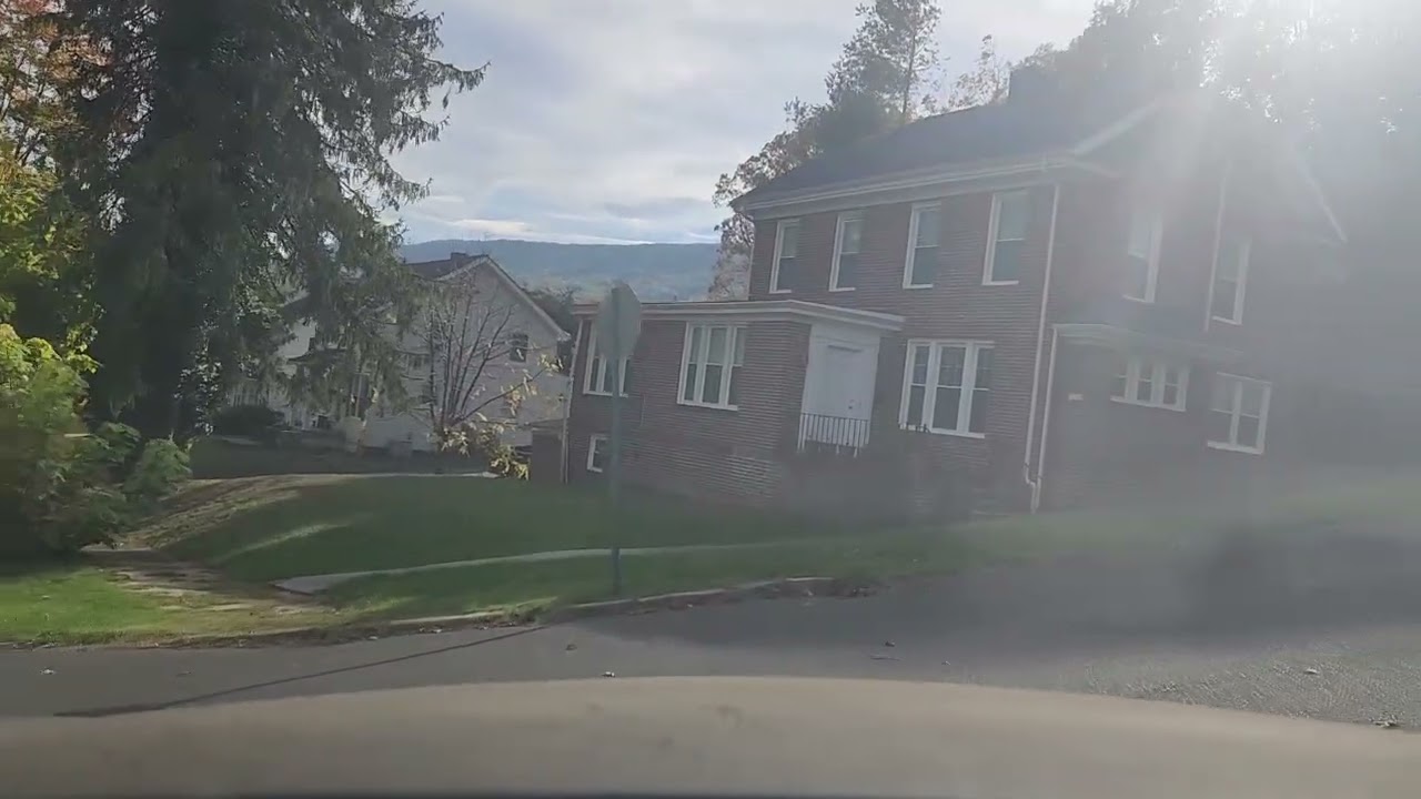 Дома в Южном Блуфилде, Западная Вирджиния, улица Уайтторн, Мэриленд-авеню, Рейд и многое другое. ...