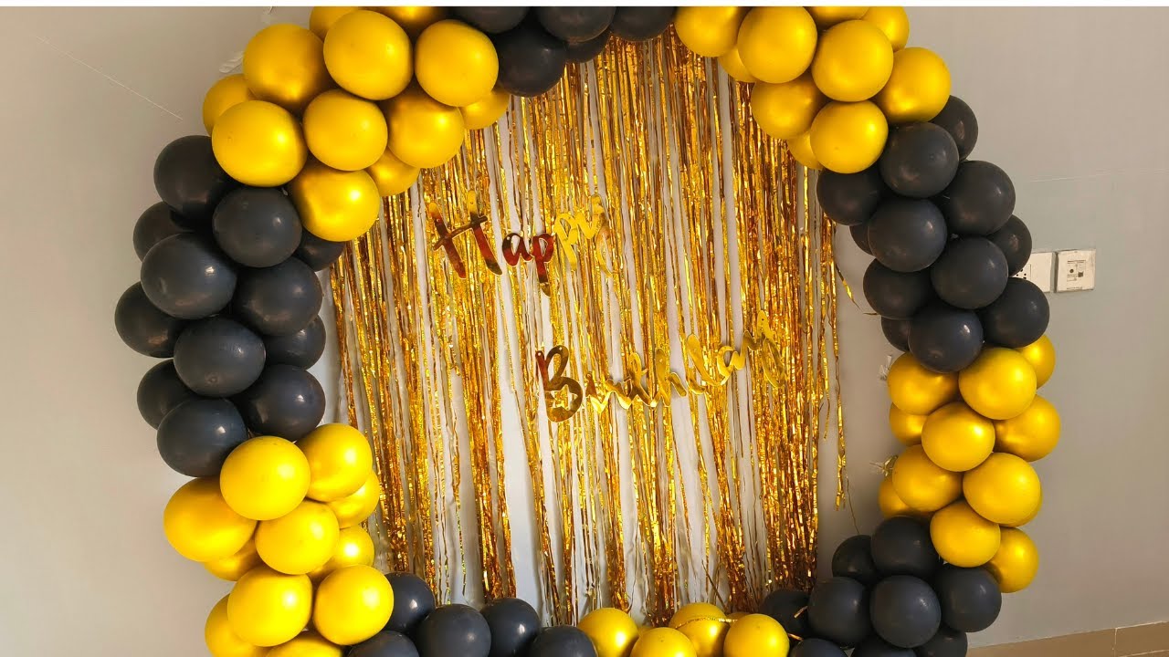 Идеи оформления дня рождения в черно-золотой тематике, украшение воздушными шарами, фон из круглы...