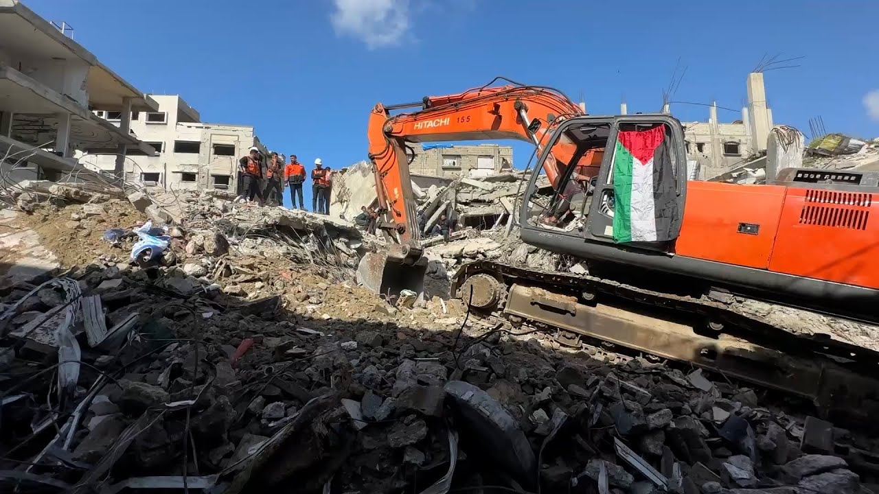 إمكانيات محدودة للوصول إلى جثامين شهداء تحت أنقاض مبنى مدمّر بقصف إسرائيلي في حي الشيخ رضوان بغزة