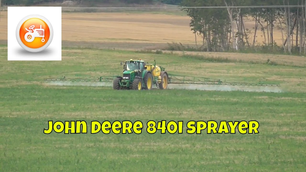 Spraying 2018 | John Deere 840i trailed sprayer in action