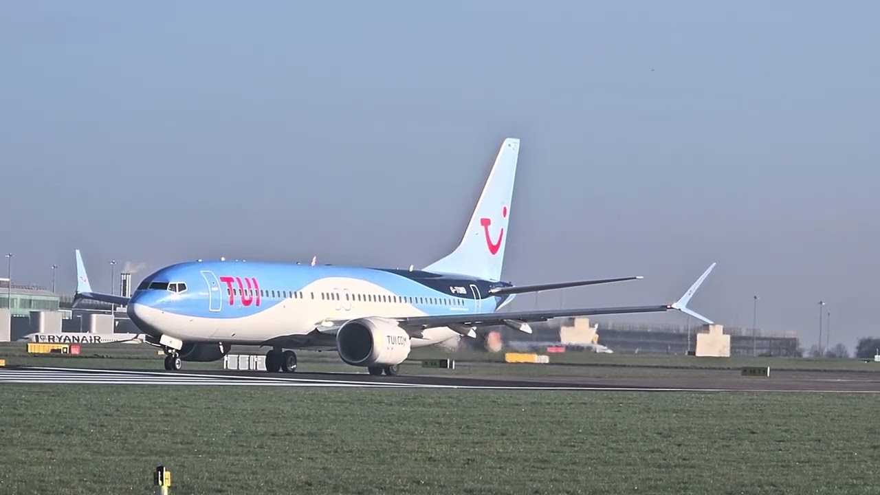 Singapore A350 arrival an Etihad 787-9 Dreamliner arrival an few others (Manchester Airport)
