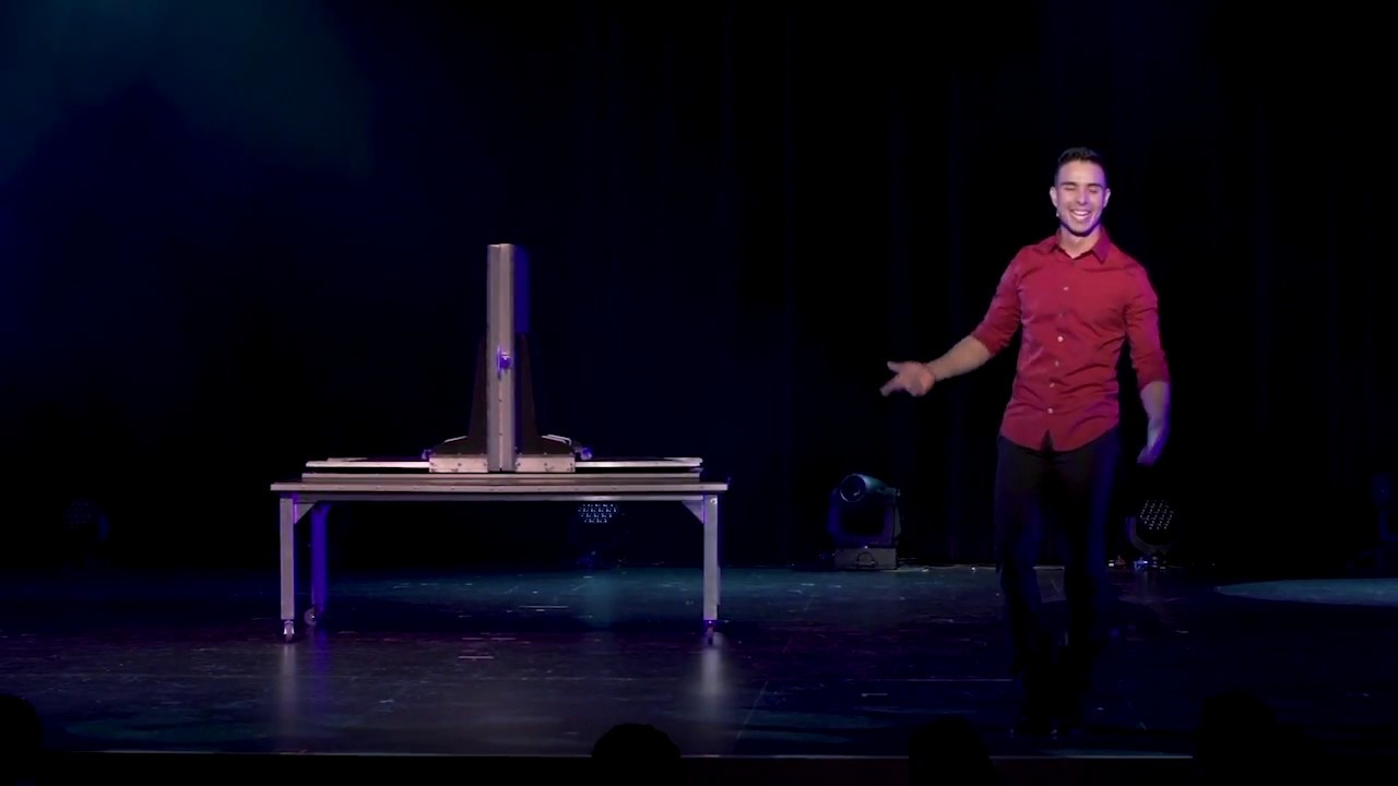 Illusionist Fernando Velasco - Magic Squeeze