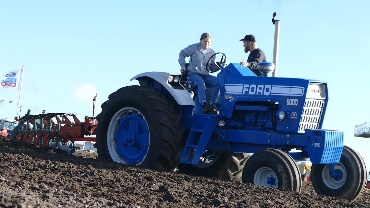 Ford 8000 Ploughing w/ 5-Furrow Kverneland BB85 Plough at Ford Event 2017 | Danish Agriculture