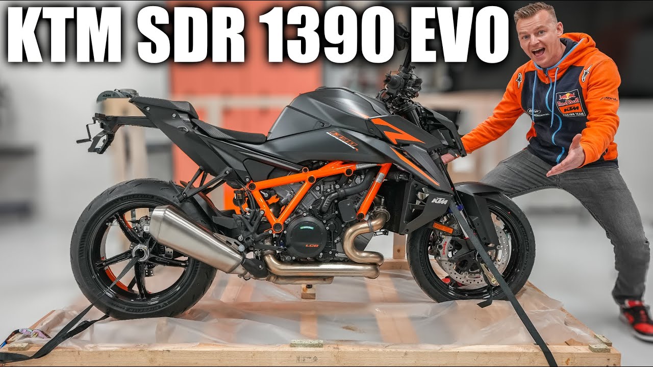 2024 KTM 1390 SUPER DUKE R EVO Unboxing | Exhaust Sound & Wheelie!