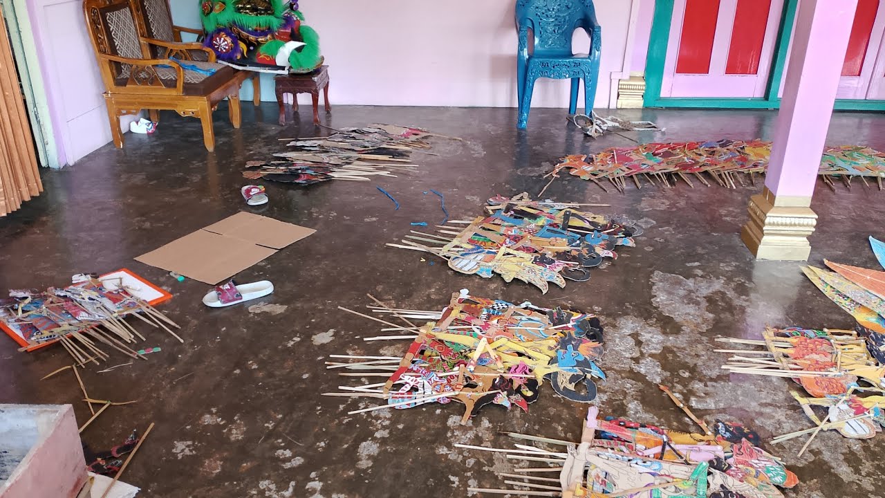 meriview wayang pakai kardus bikinan saya sendiri yang baru dan yang lawas