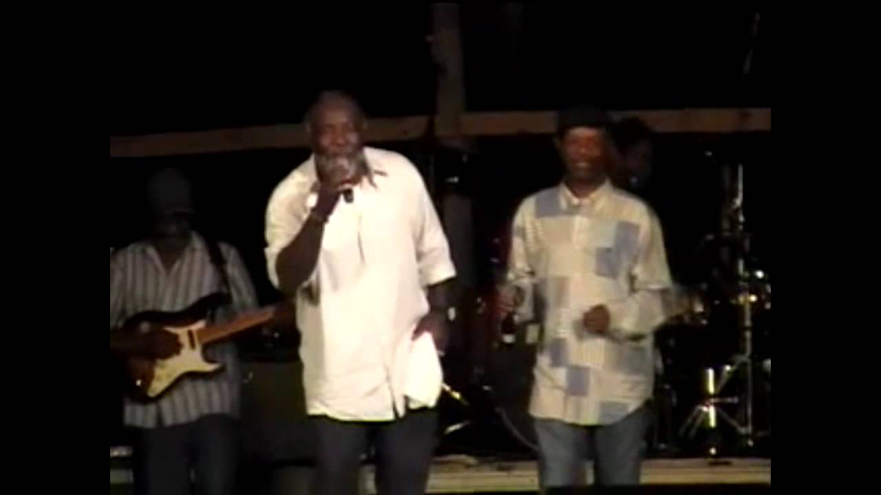 DENNIS BROWN MEMORIAL 2011 - FREDDIE MCGREGOR & BERES HAMMOND ON STAGE