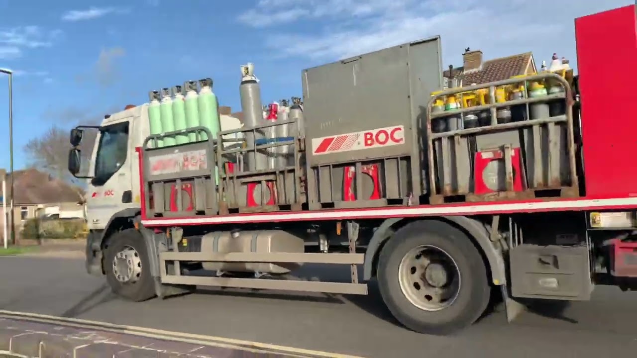 HGV DEPARTING SOUTHLANDS HOSPITAL IN SHOREHAM BY SEA