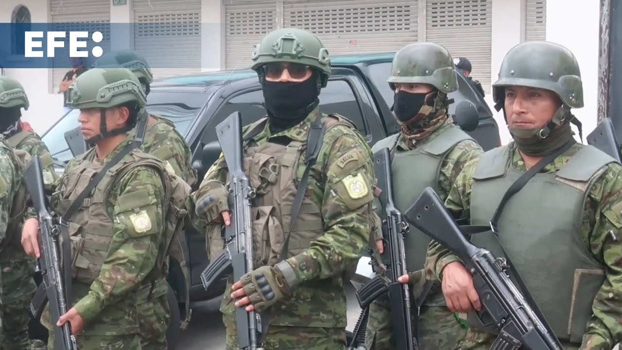 Incidentes en cárceles mientras autoridades buscan a líder de banda criminal en Ecuador