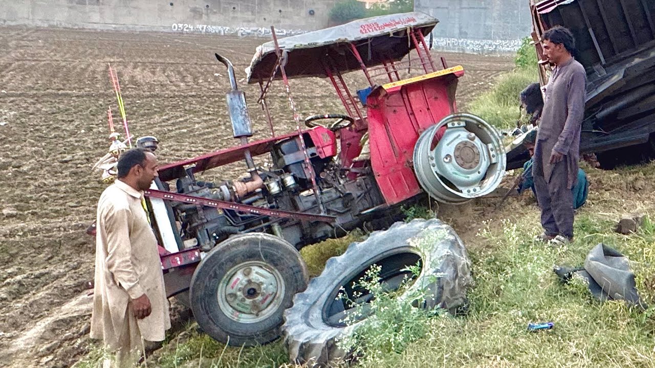 Emergency Repair: Tractor Trolley Broken Axle Fixed on Busy Road