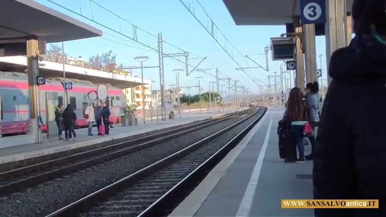 Stazione ferroviaria Vasto-Salvo.