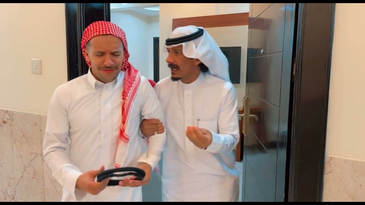 القرد في الشارع والغزال في البيت🤪