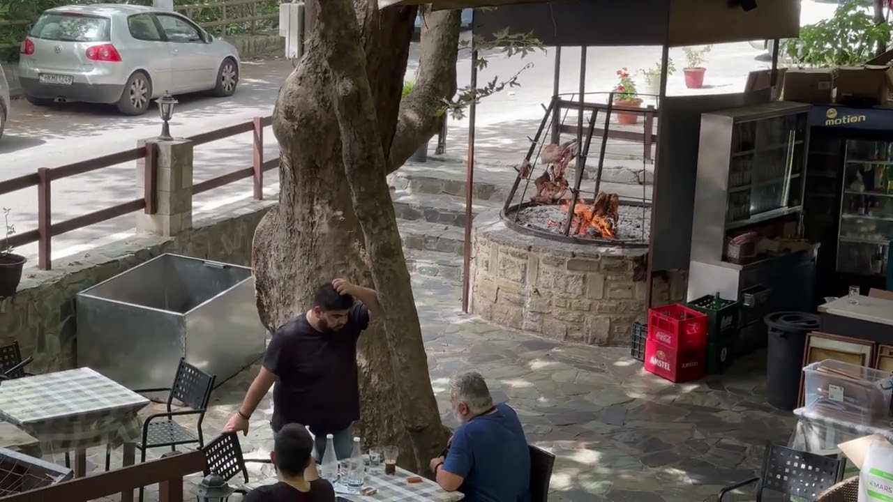 Kreta Argyroupoli tawerna Koyna Raki z pstrągiem w górach - 30-35 km od Rethymno smaczne  mięsiwa