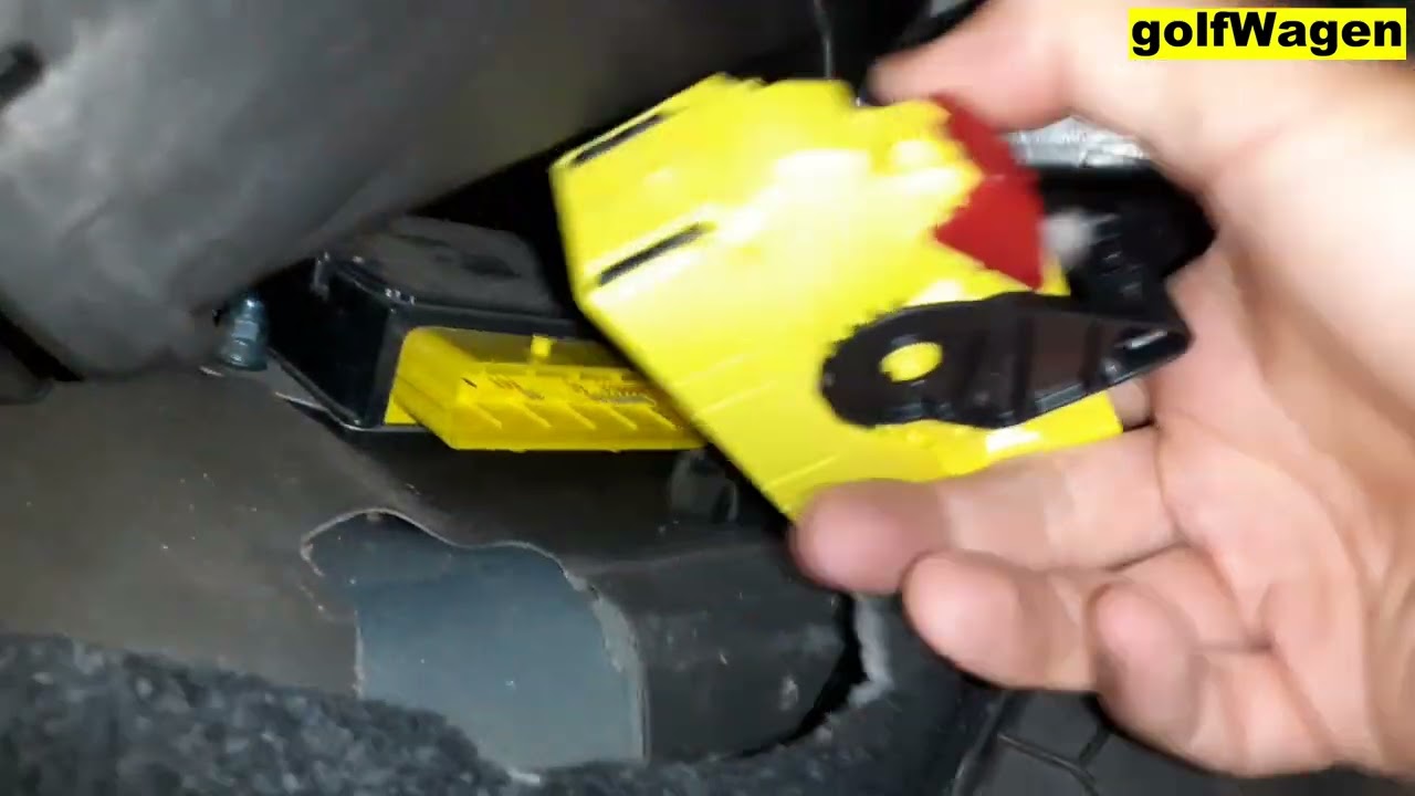 VW Golf 7 Airbag ecu removal
