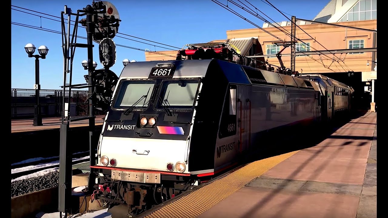 NJ TRANSIT ALP46 Bombardier locomotive takes out a service from Secaucus after a March blizzard