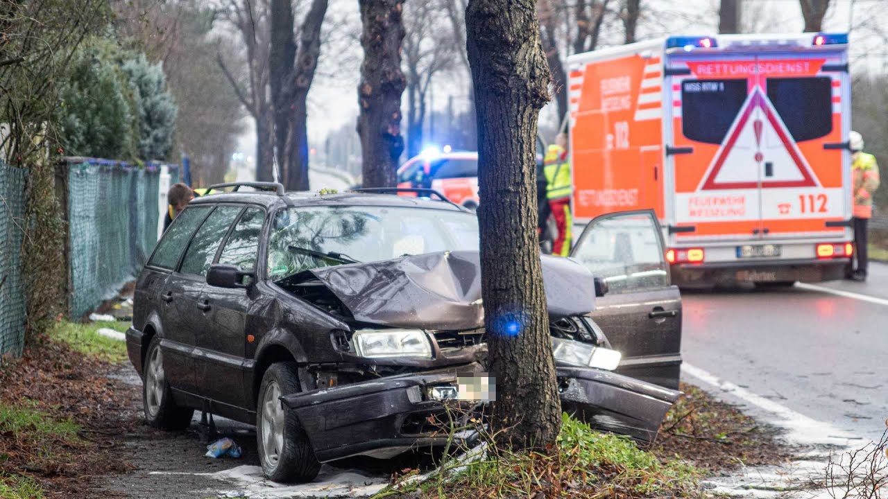 07.02.2021 - Auto erfasst zwei Fußgänger und zwei Hunde - RTH Christoph 3 im Einsatz
