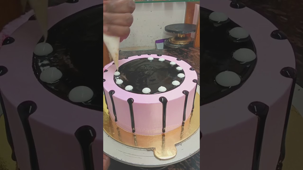 Strawberry cake new design 😋
