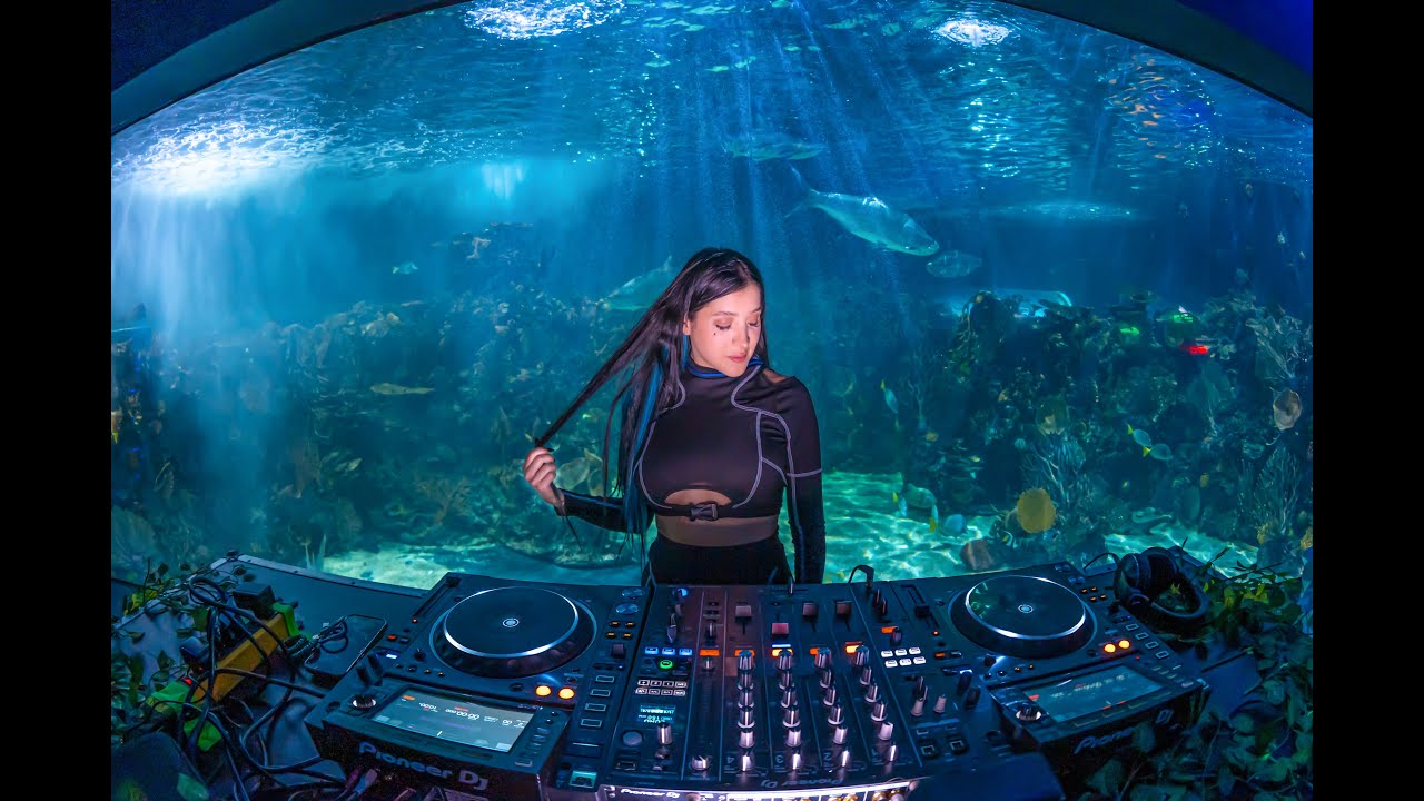 SHE! - ACUARIO INBURSA, MEXICO CITY (HARDSTYLE CLASSICS SET)