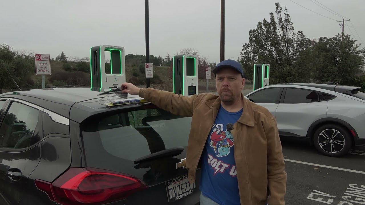 Chevrolet Bolt EV: Rear Window Wiper Replacement