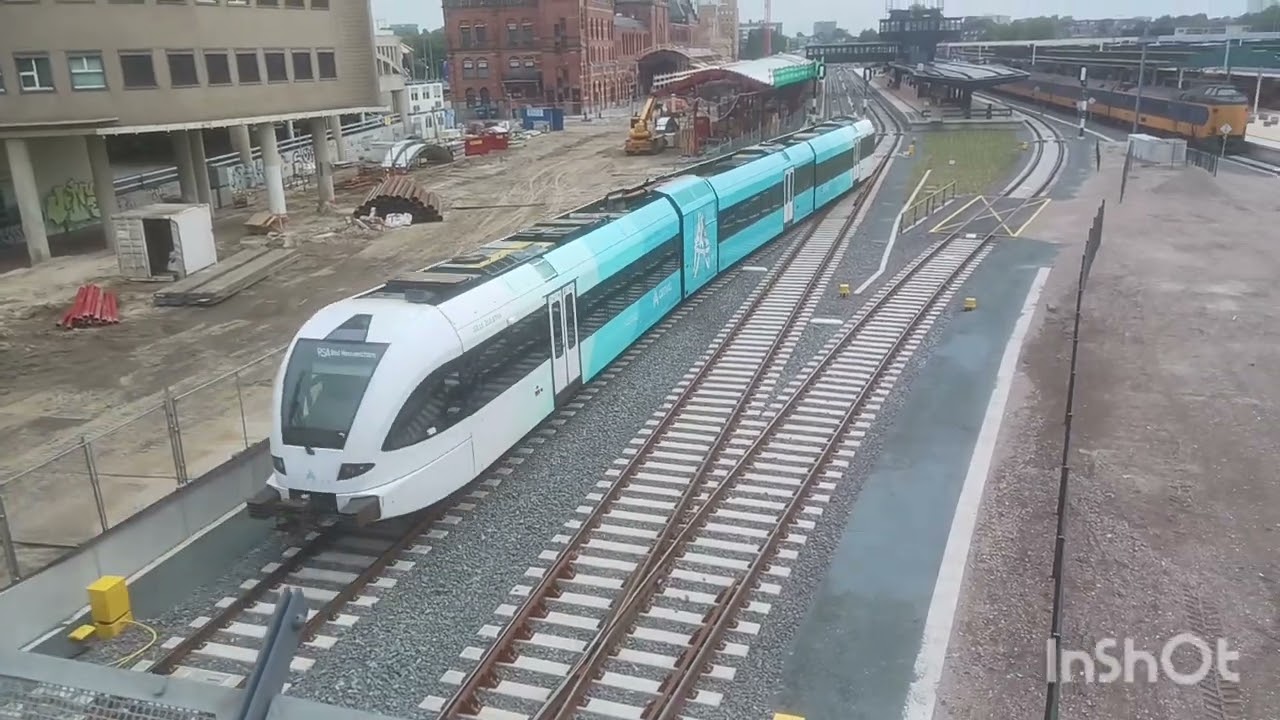 Treinen op de vernieuwde station Groningen