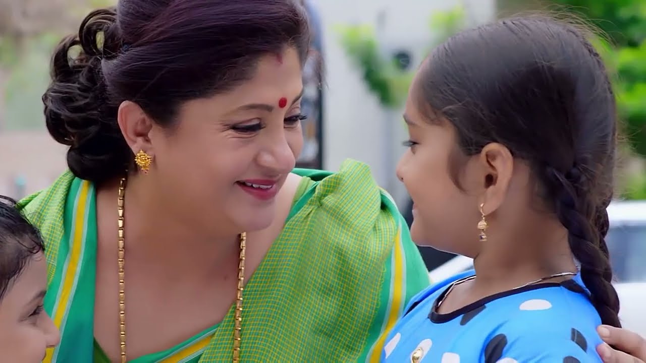 Bujjamma పుట్టిన బిడ్డకు పేరు పెట్టింది, ఆశ్చర్యం. | Radhamma Kuthuru | Top Moments | Zee Telugu