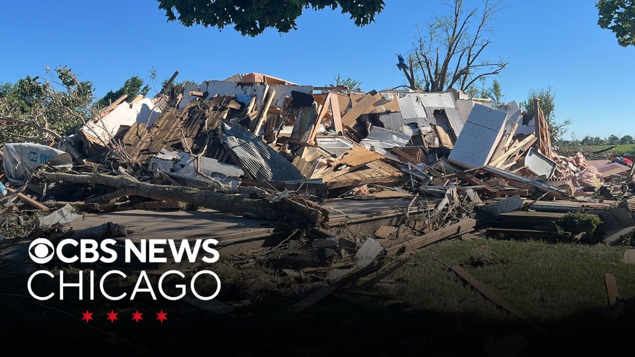 Tornadoes destroy houses in Streator, Illinois