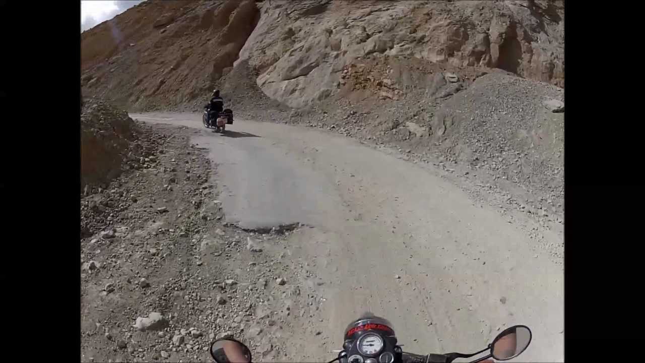 Ascending from Pang towards Lachulung La