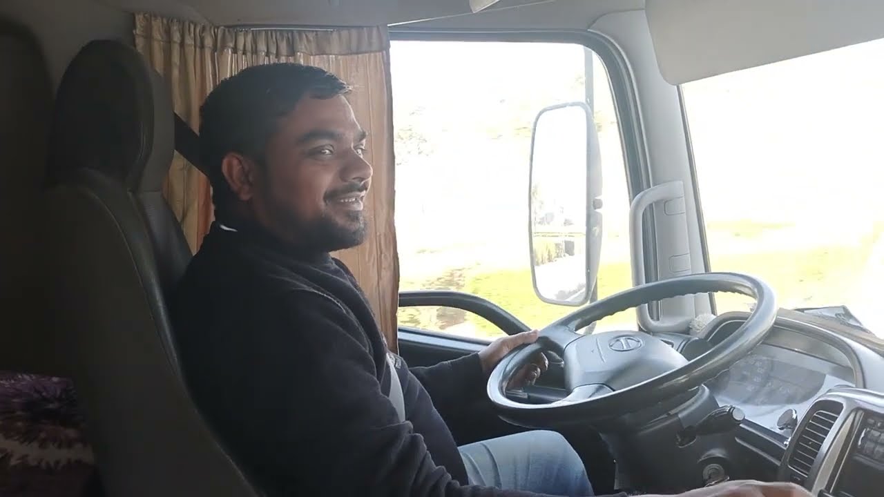 ठंडी के महीने में कतार में धूप हमेशा होता है इंडिया नेपाल के जैसा बदल नहींहोता🌅🌫️