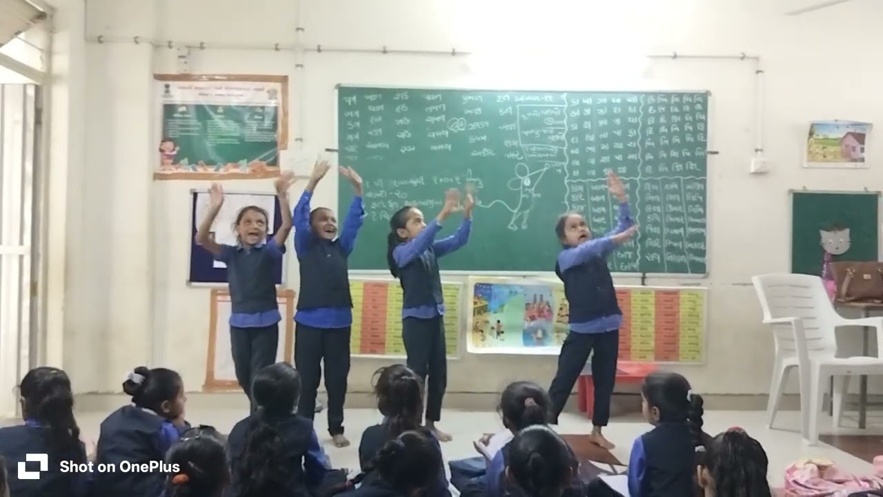 કોણ પાળે કુરકુરિયું ને કોણ પાળે ગાય.... બાળગીત...#balgeet #singing #action #exploremore 