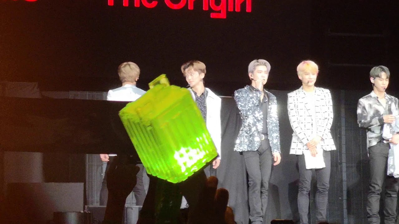 NCT127 - Talk & Hyungs Sexy Poses [NEOCITY World Tour : Paris - The Origin 20190710]