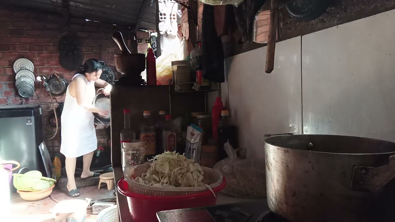 Công đoạn chuẩn bị xào mì