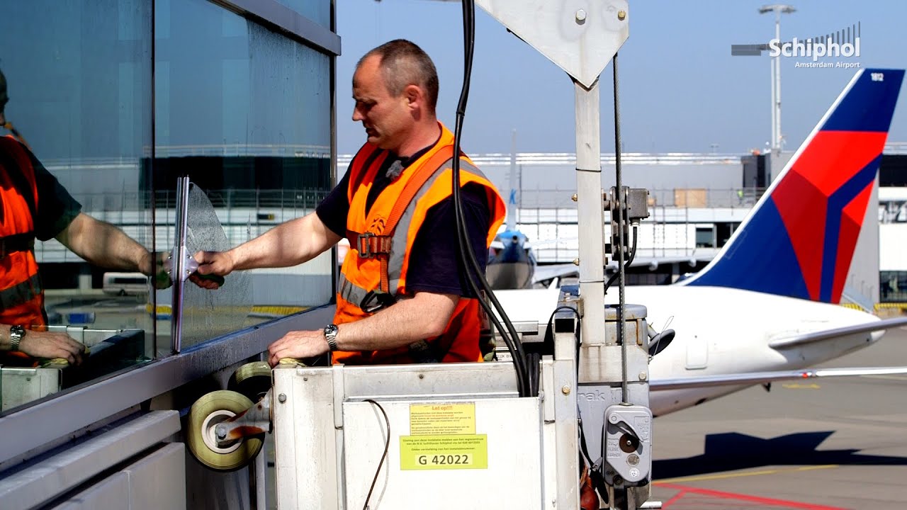 Start je baan op Schiphol: glazenwasser