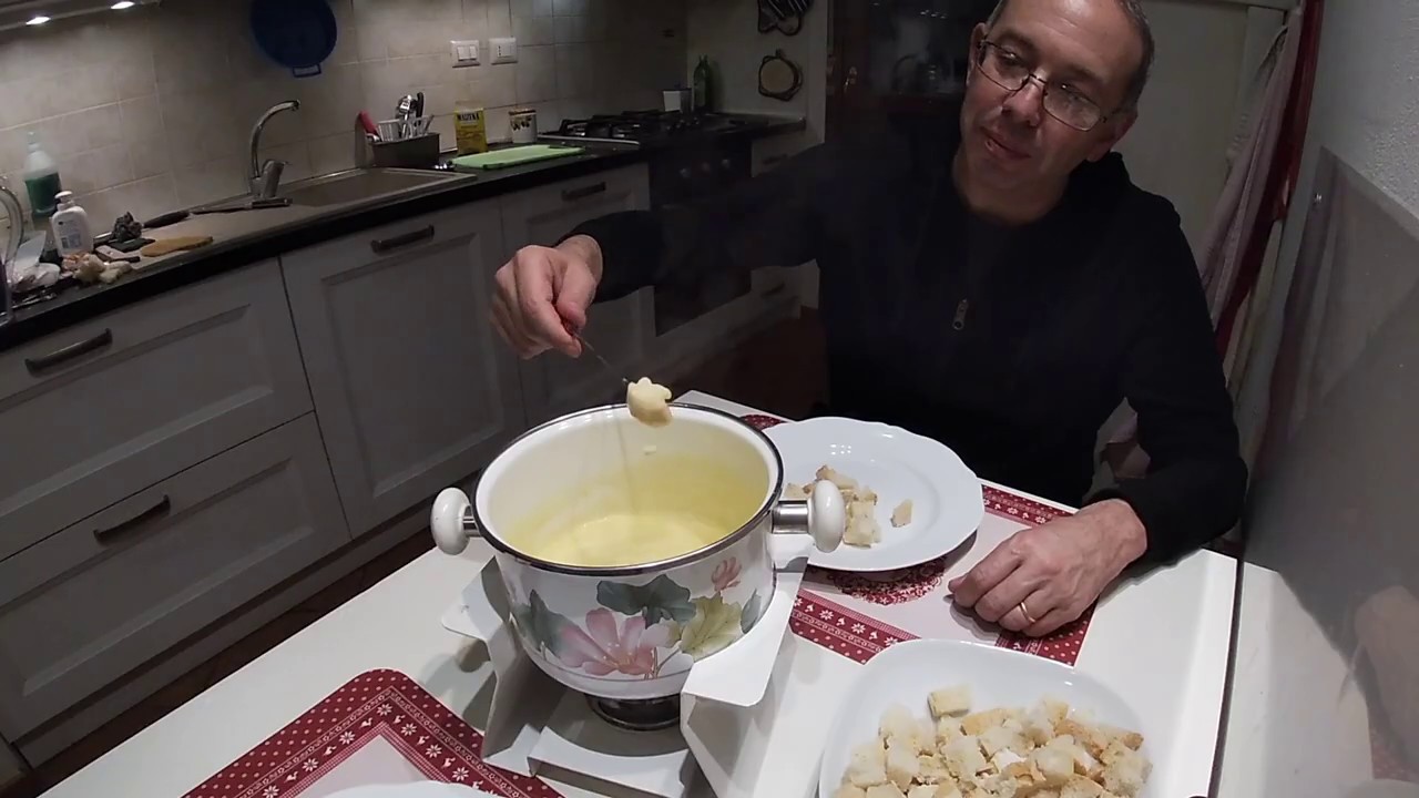 Come preparare la fonduta di formaggio (Fondue Savoyarde e simili)