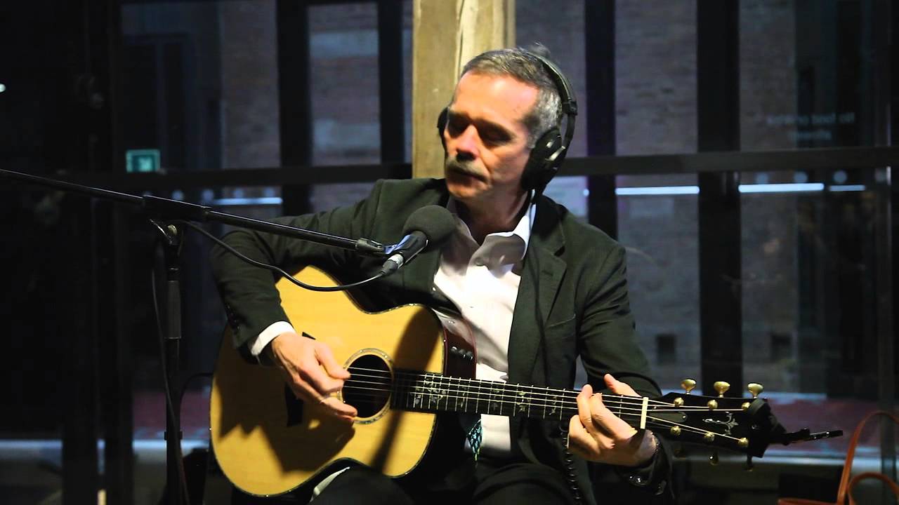 Commander Chris Hadfield lands at the Museum of Science and Industry