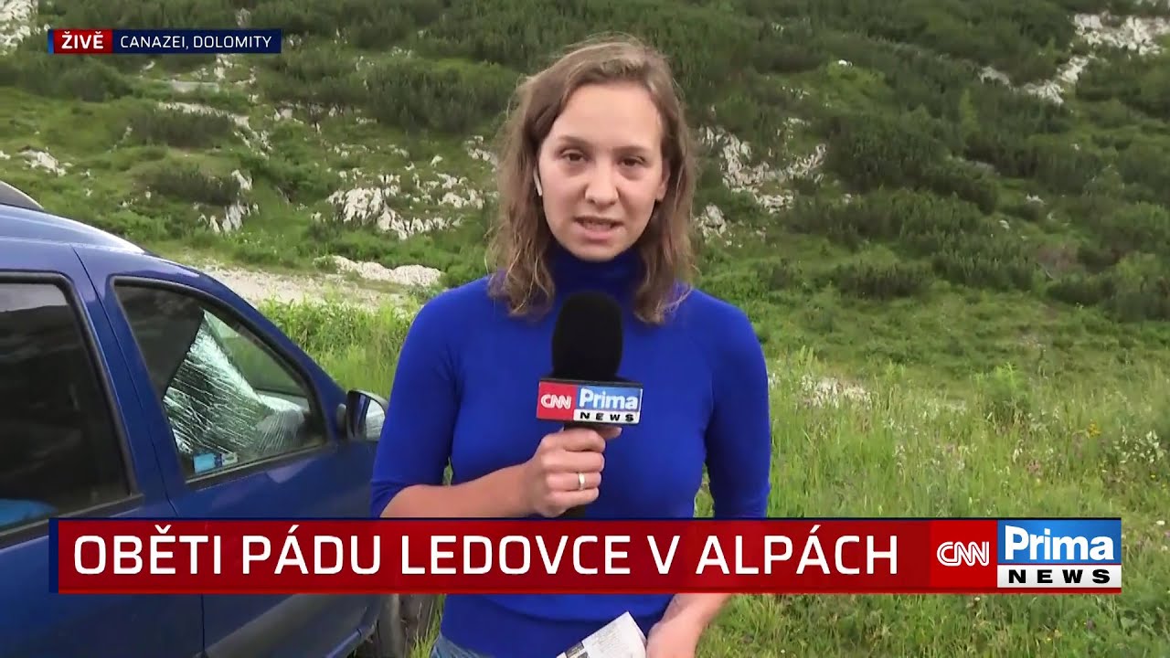 Záběry z místa alpské tragédie: Opuštěné české auto a horolezecké vybavení pod Marmoladou