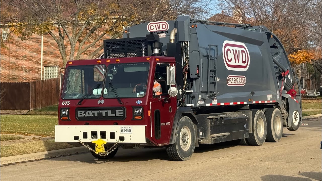 CWD: Battle Motors McNeilus Rear Loader Garbage Truck on Manual Trash